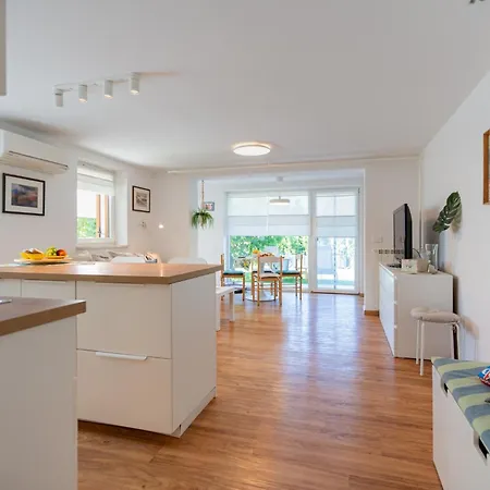 Alba With Garden بيران