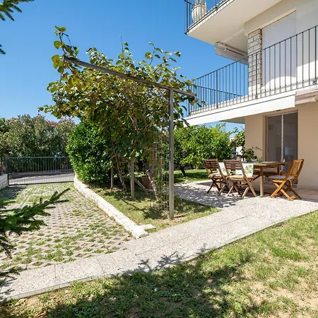 Alba With Garden דירה