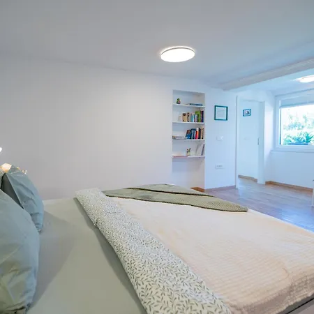 Alba With Garden شقة بيران