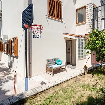 Alba With Garden Apartma *