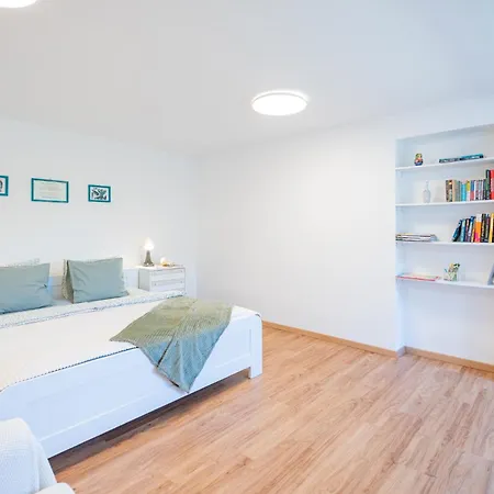 Apartma Alba With Garden *