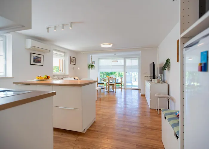 Alba With Garden Πιράν