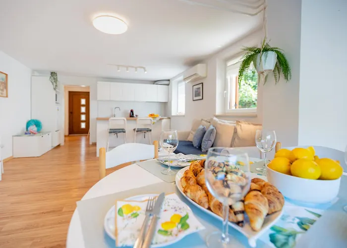 Διαμέρισμα Alba With Garden *