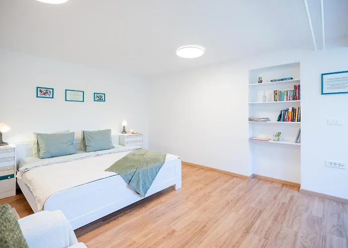 Διαμέρισμα Alba With Garden *