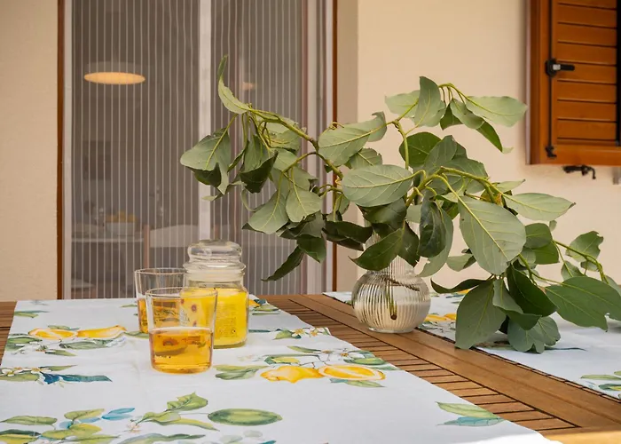 Alba With Garden Apartment